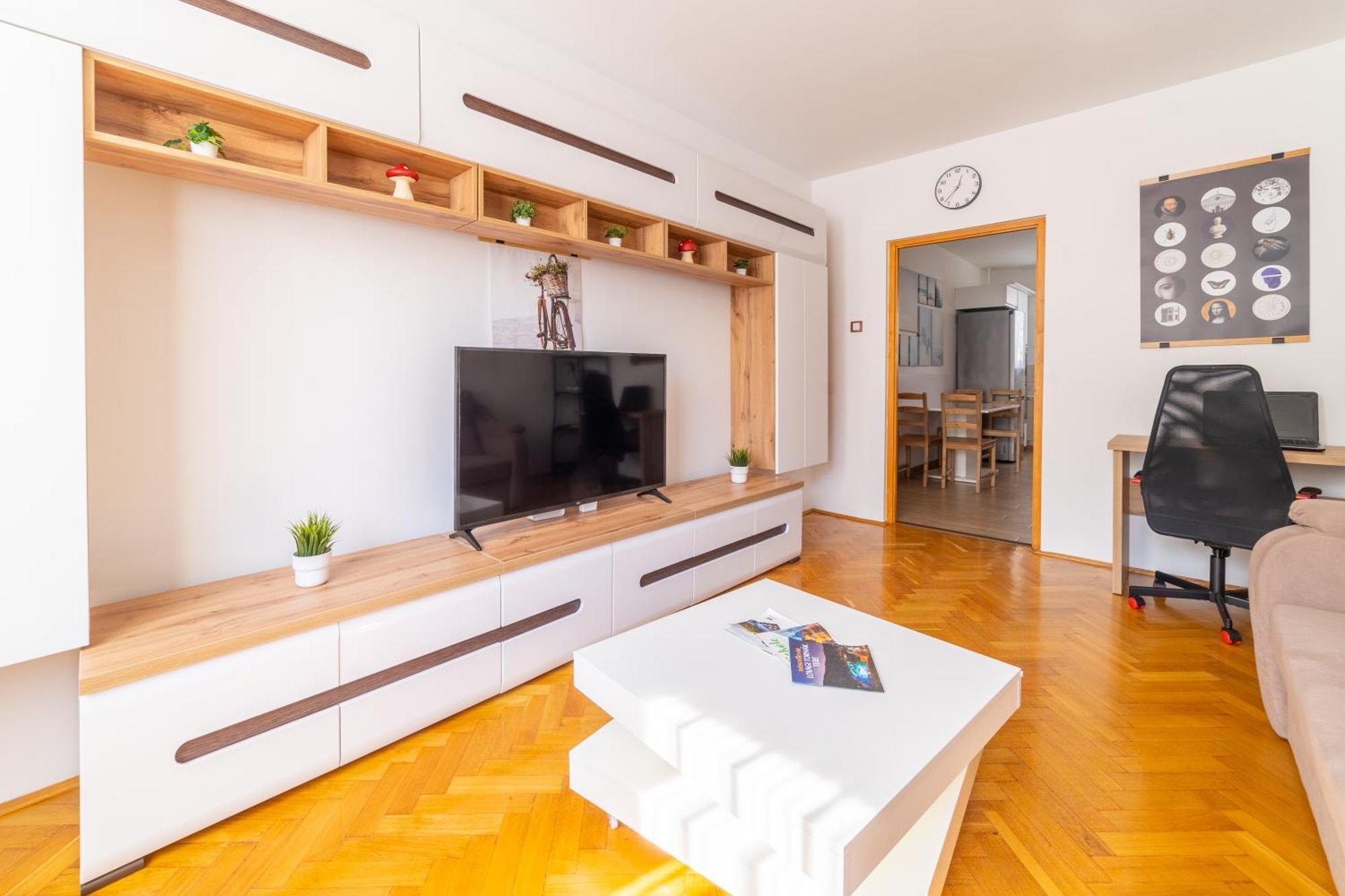 Comfort 14 -- Stylish City Apartment Netflix, Wi-Fi & Parking Miskolc Exterior foto